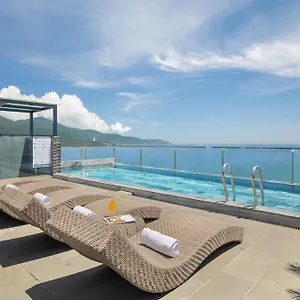 Mangata Beachfront - Rooftop Bar Sea View 다낭